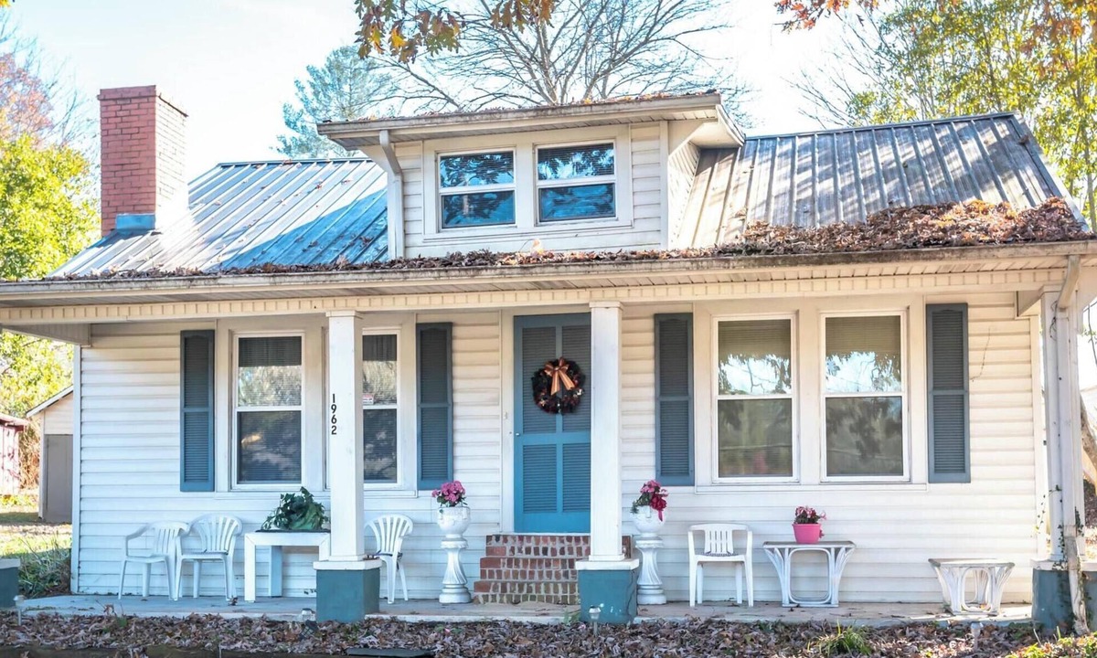 Morganton House | Granny's Place - Historic Country Cottage- PET FRIENDLY!