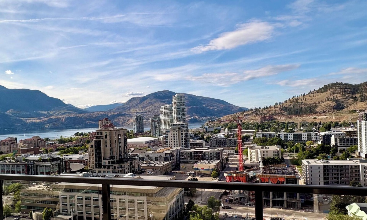Downtown Kelowna Condo | Great downtown location with an amazing view!