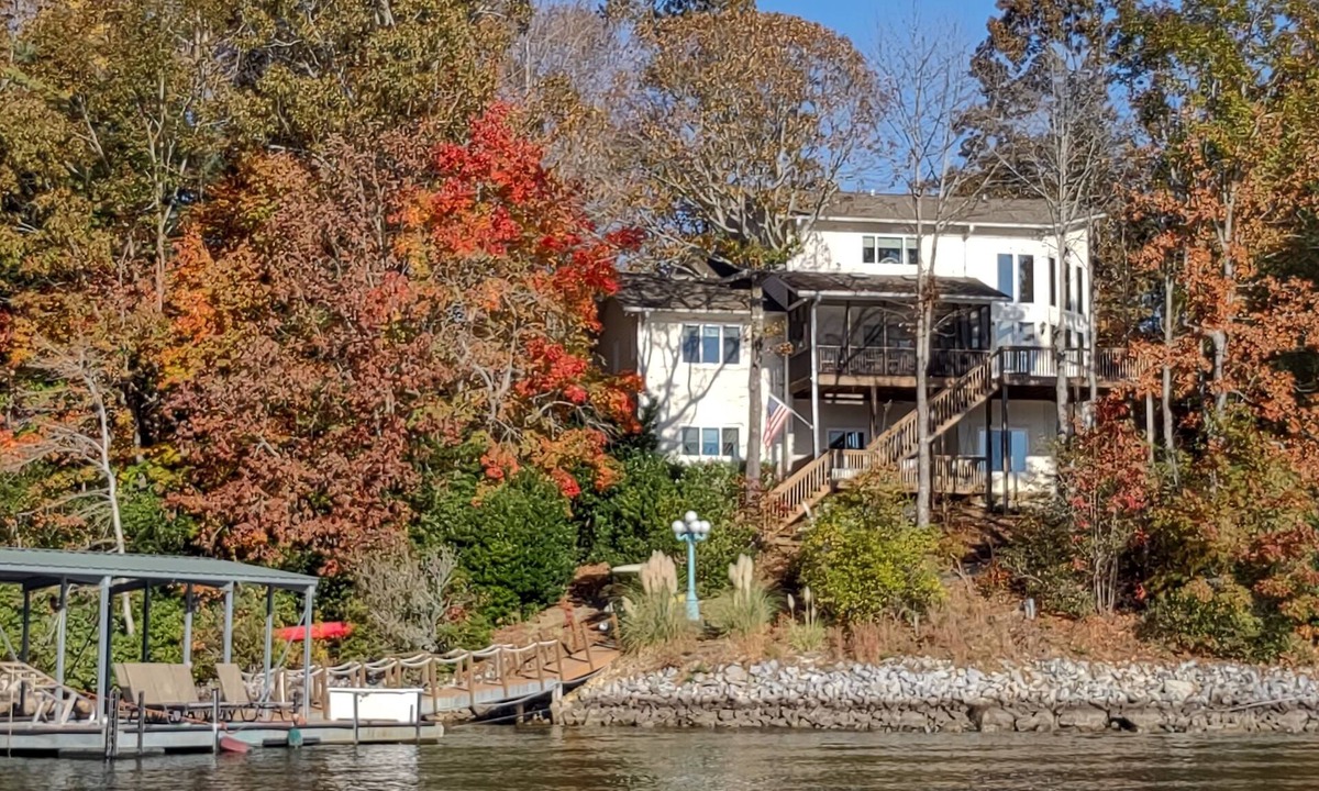 Turtlehead House | Great Multi-Generation Vacation Home on Beautiful Lake Keowee!