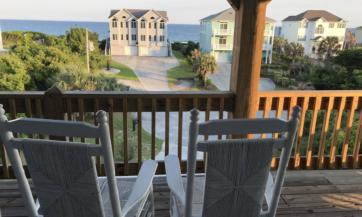 Emerald Isle House | Great Ocean View! Quiet Cul-de-sac, 4 minute walk to Beach, Waterpark, Shopping