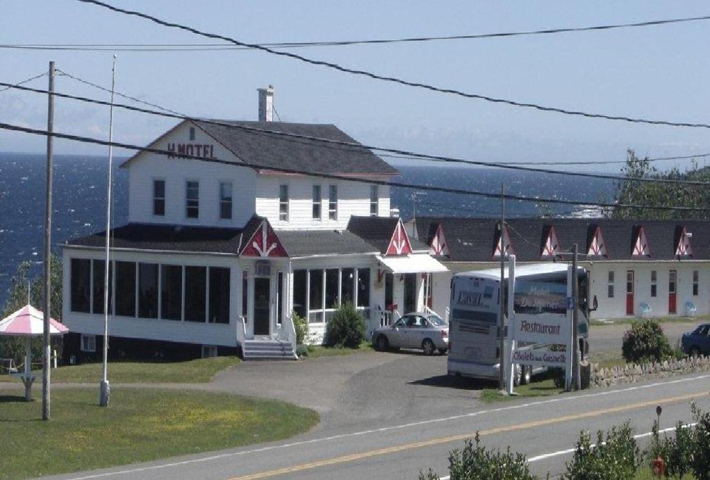 Sainte-Madeleine-de-la-Riviere-Madeleine Hotel | Hôtel Motel du Rocher