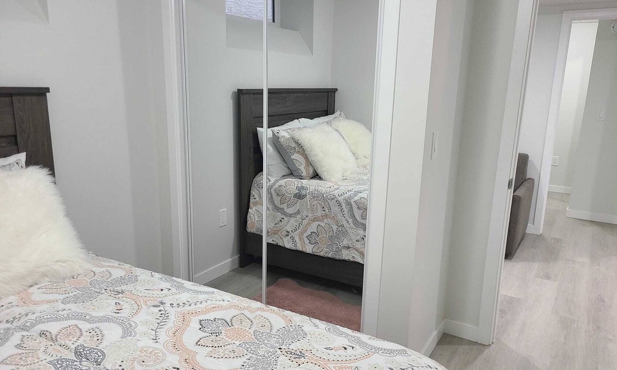 Transcona House | Haven Serene - Modern, convenient, quiet, private 1 bedroom basement suite