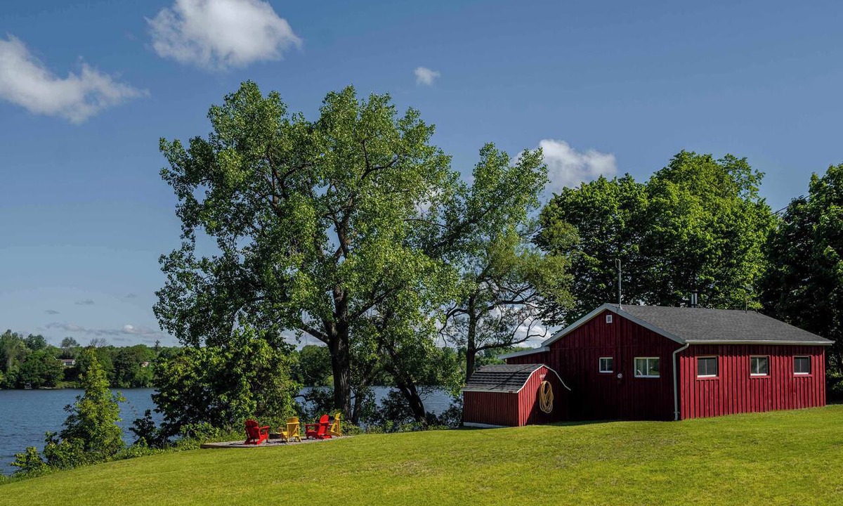 Adolphustown House | Hay Bay Hytte - Waterfront Cottage