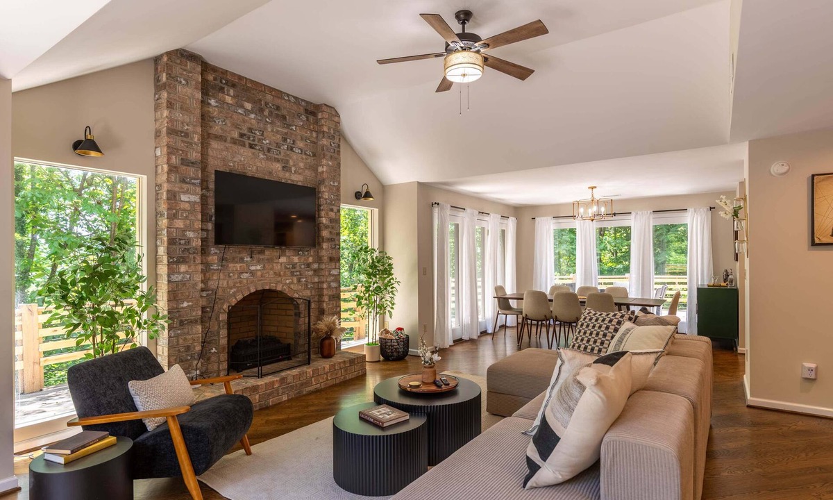 Lenoir Cabin | Hidden Falls | Private, Near Blowing Rock , Hot tub
