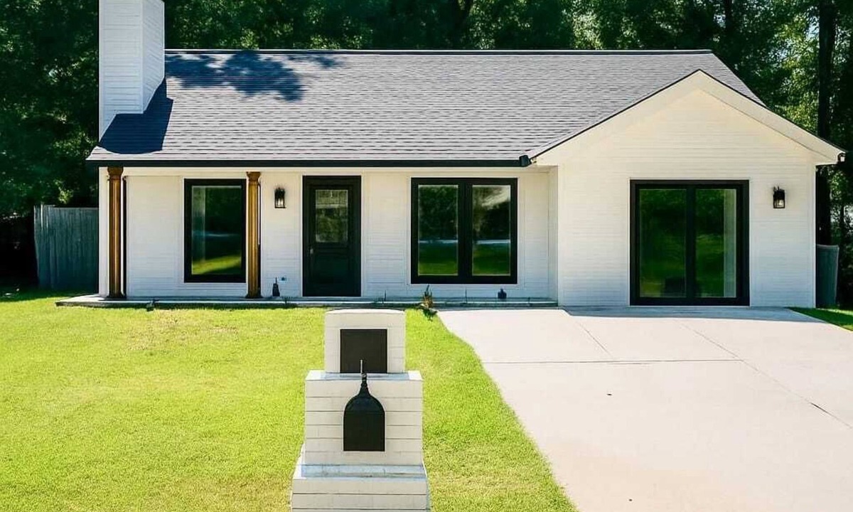 Charlotte House | Hidden Gem On The Outskirts Of Uptown Charlotte
