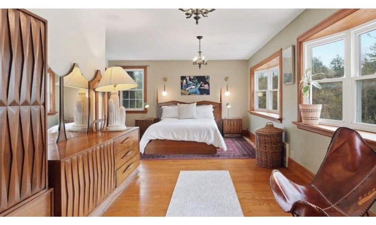 Quinte West Cottage | “Hidden Gem w/ Natural Pond, Creek & Forest”