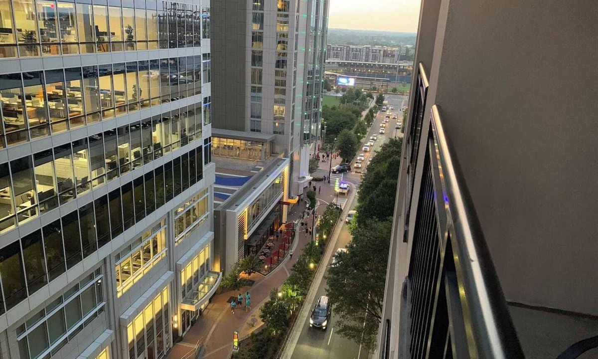 Charlotte Center City Condo | High Rise 5* | Pool & Gym | Inspiring City Views