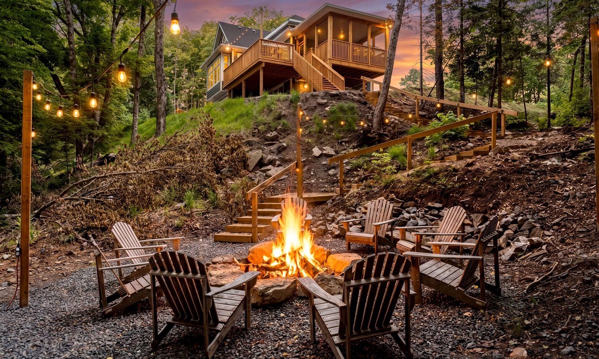 Dwight House | Hilltop Lake Views | Sauna, Hot Tub & Fire Pit near Huntsville