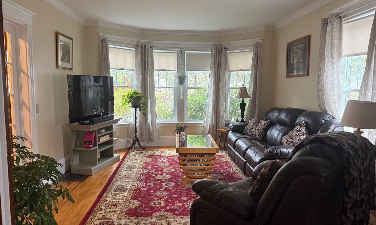Bangor House | Historic Duplex with new updates perfect for Short or Extended Stays 3BR