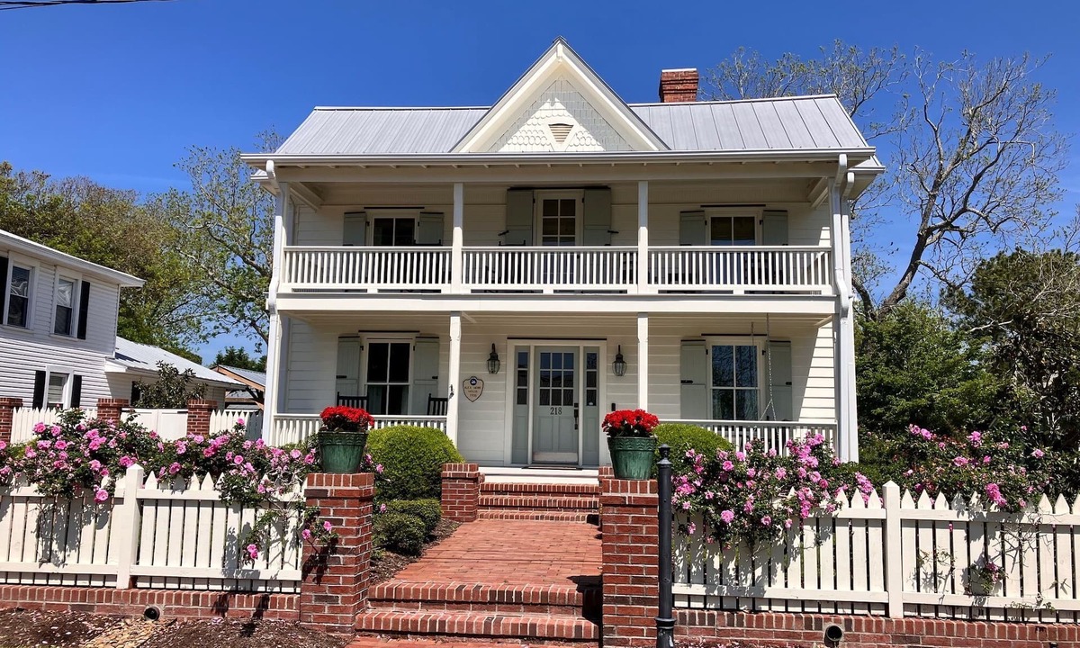 Swansboro House | Historic home in seaside village of Swansboro w/private beach parking