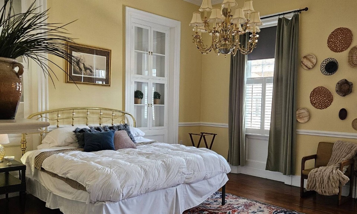 York House | Historic Moorehouse Downtown