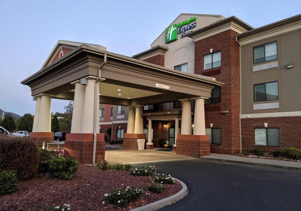 Pounding Mill Hotel | Holiday Inn Express Hotel & Suites Claypool Hill -Richlands Area by IHG