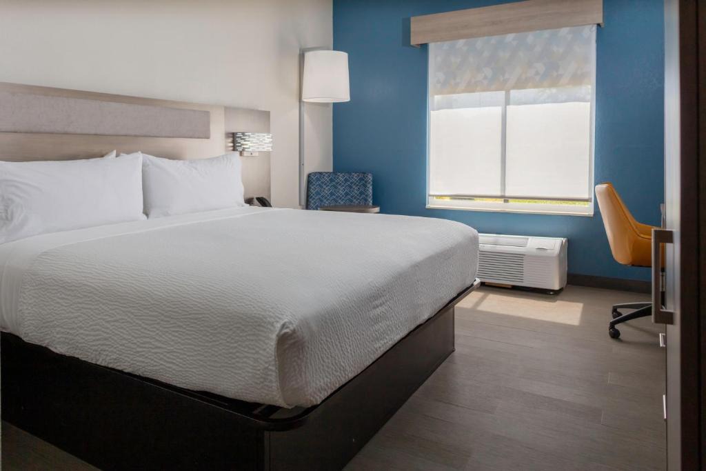 Rocky Mount Hotel | Holiday Inn Express - Rocky Mount - Sports Center by IHG