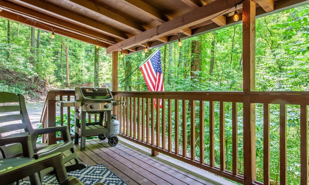 Bryson City Cabin | Honeymoon Hideaway Affordable Honeymoon Cabin near NOC
