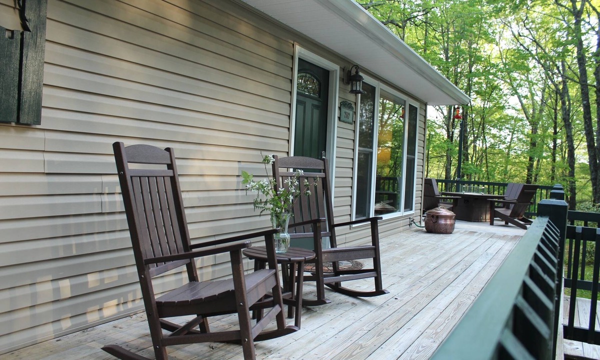 Highlands House | Horseshoe View Cabin: Pet-Friendly Highlands Home w/Deck & Firepit Table