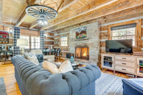 Cherokee House | Hot Tub, Fire Pit & Creek Access: Whittier Cabin!
