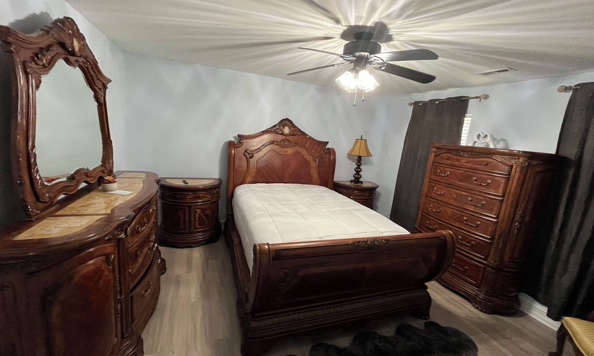 Charlotte House | House with JACUZZI * Luxury * 3BR. { ExclusiveDiscounts }