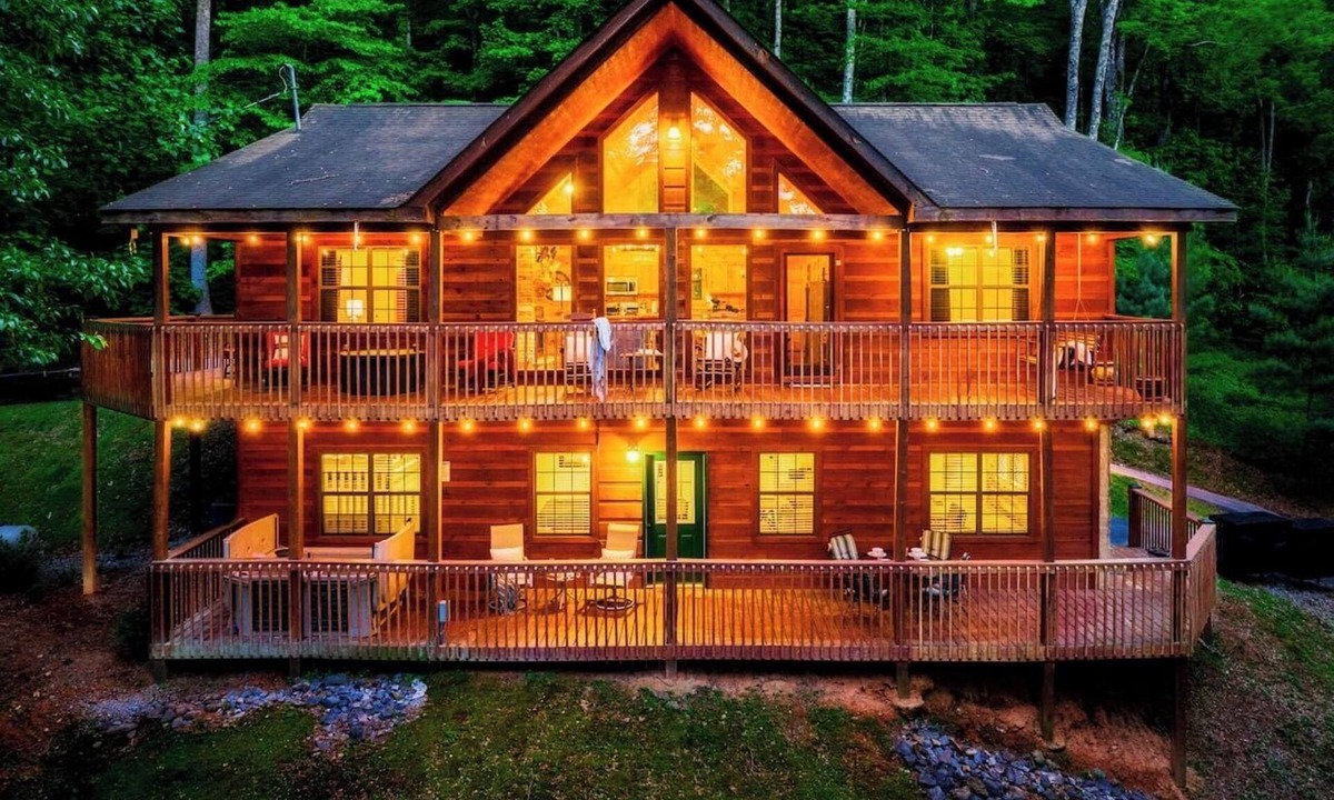 Wears Valley Cabin | Huge GameRoom, Parking, Pool Table, Hot Tub, Fishing Pond, POOL, Fishing Pond!