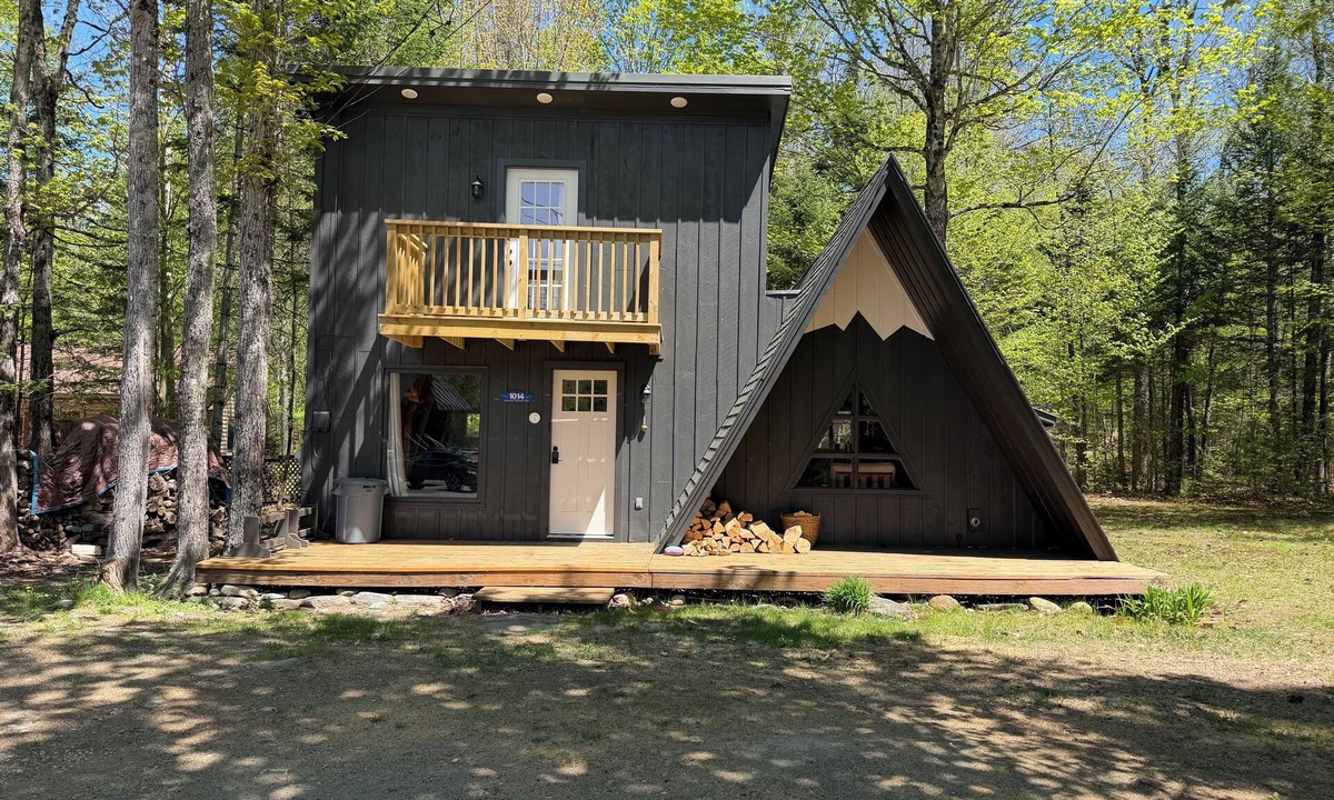 Carrabassett Valley Ski Chalet | Huston we have a chalet in Carrabassett Valley
