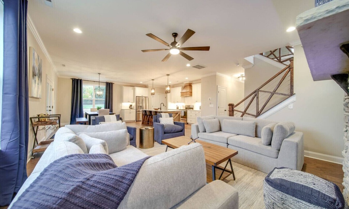 Belmont House | Immaculate & Cozy 4-BR Modern Farmhouse Retreat!