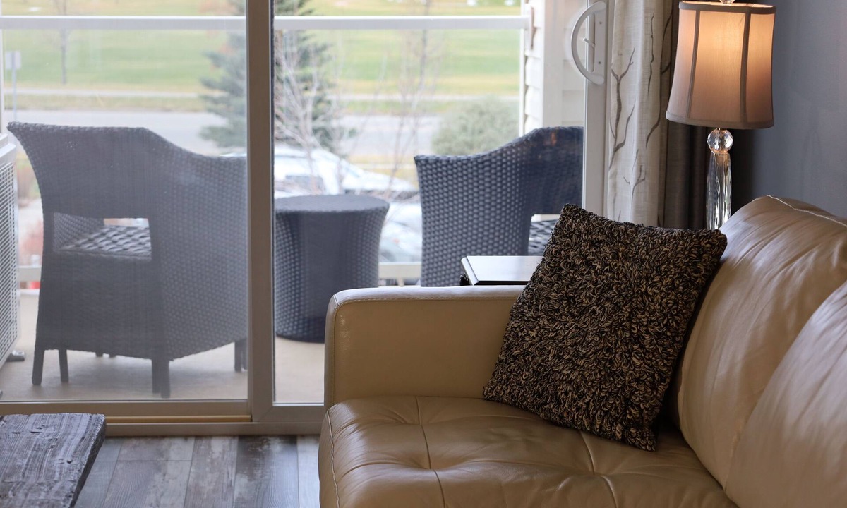Saskatoon Condo | Immaculate + cozy condo across from park