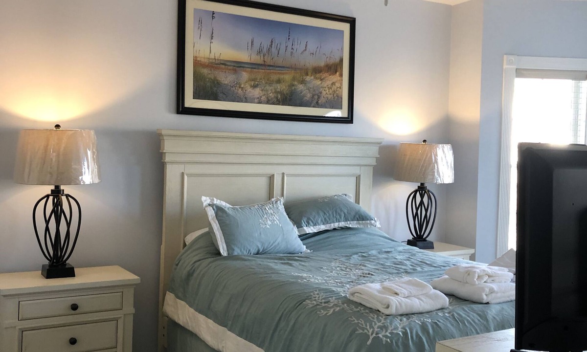 Central Myrtle Beach Condo | Incredible Clean 3 bedroom condo, new furniture, beds, TVs, paint, private Wifi
