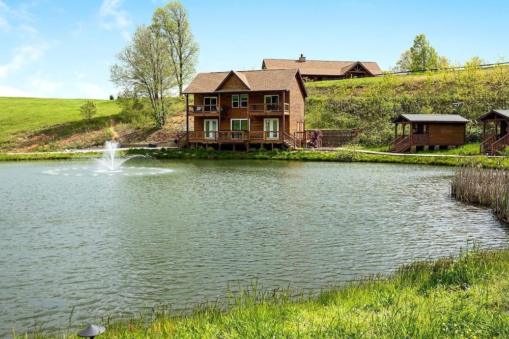 Purlear Cabin | Incredible Waterfront Cabin for a Peaceful Family Getaway near Purlear, North Carolina