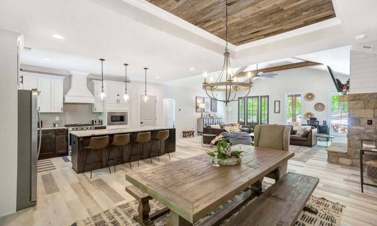 Salem House | Jocassee Retreat - .5 miles from Lake Jocassee