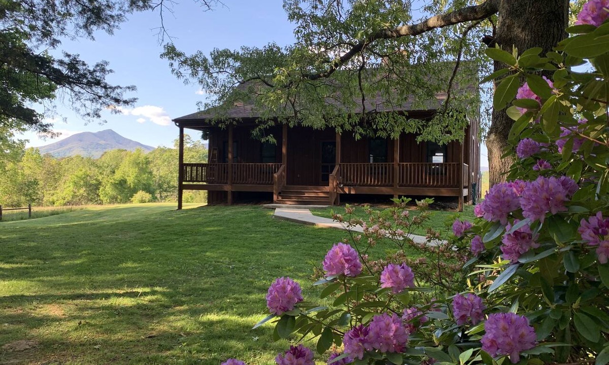 Bedford Cabin | Julie’s Cabin, Private & Secluded, Peaceful Paradise with views, Dogs OK
