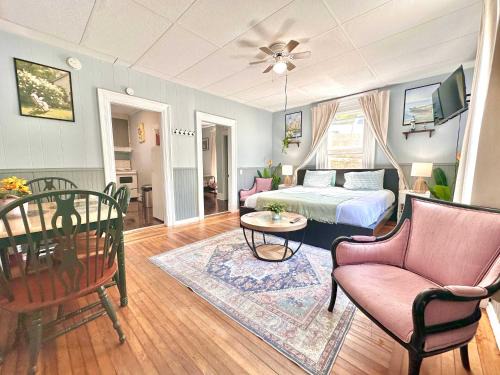 Bridgewater Apartment | King Bed 2BR near the LaHave River and Trails