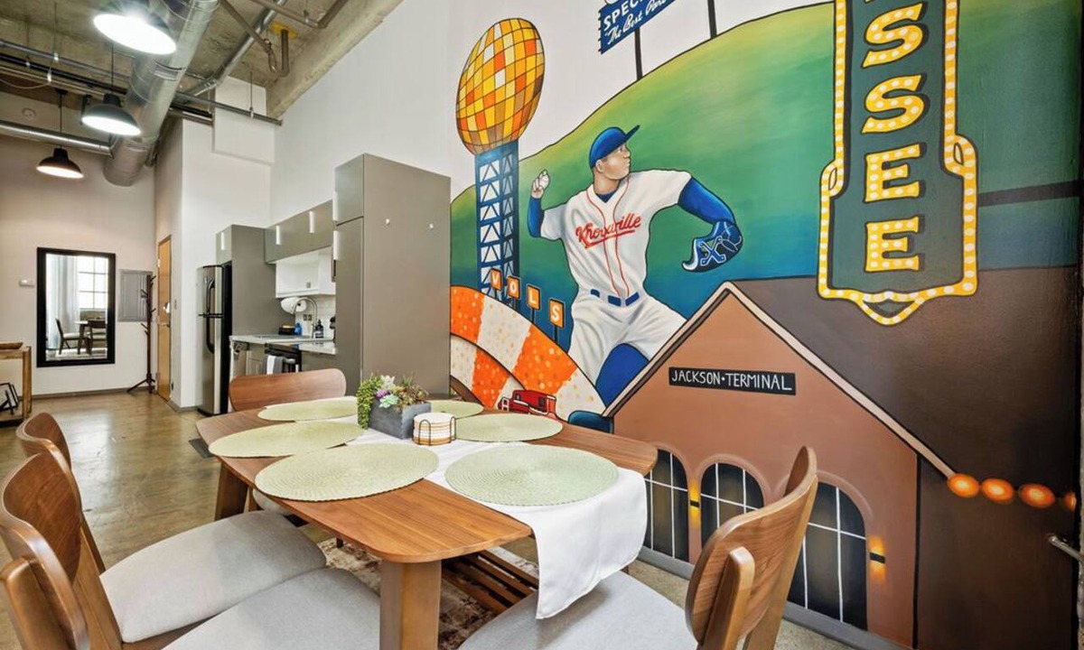 Old City Condo | Knox Loft Walk to Market Square & UT One of a Kind Mural + Arcade Fun