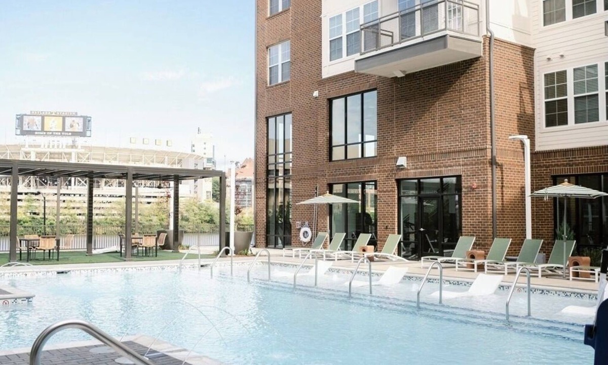 Knoxville Apartment | Knoxville Weekend HQ within walking distance of Neyland Stadium