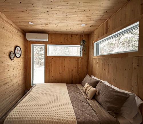 St-Augustin-de-Woburn Ski Chalet | KØZY mini-chalets - Orion