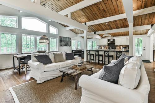 Mont-Tremblant House | La Maison Blanche Hot tub & Sauna