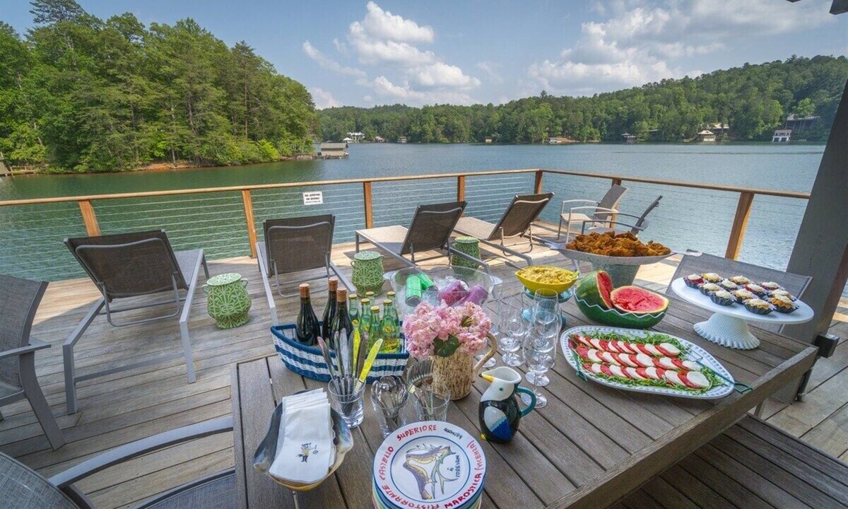 Tiger House | Lake Burton lakefront retreat with 4BR, hot tub, boat slip, and fire pit.