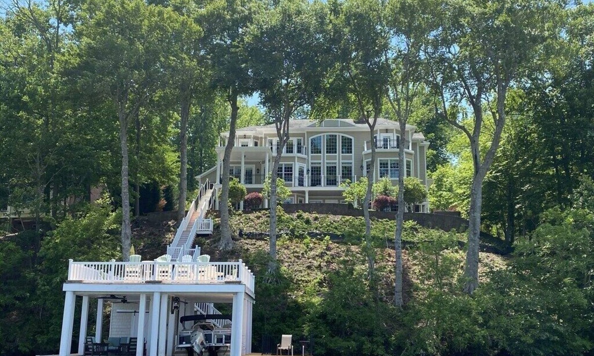 Macon House | Lake Daze - Incredible 8 Bedroom Lake Gaston 5-star Boat included in rental