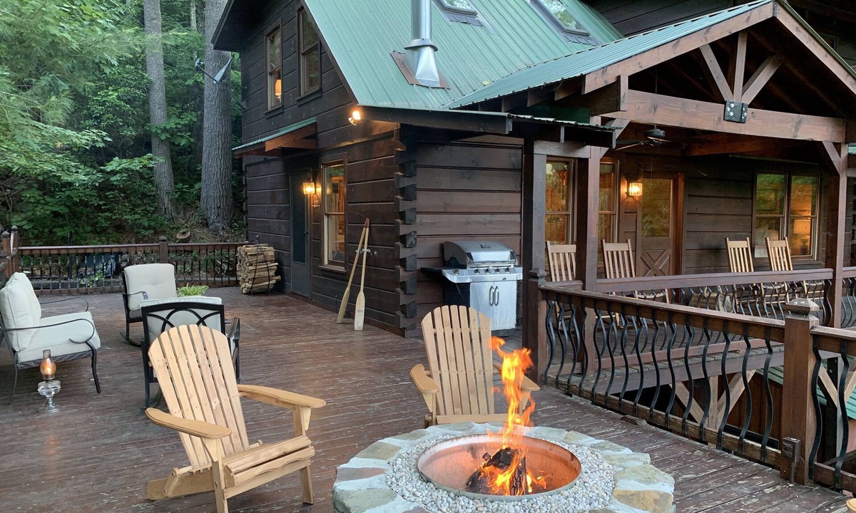 Hidden Lake Cabin | Lake Hideaway 2 - Lakeside Log Cabin, Fishing Boat, Private Dock & Mountain View
