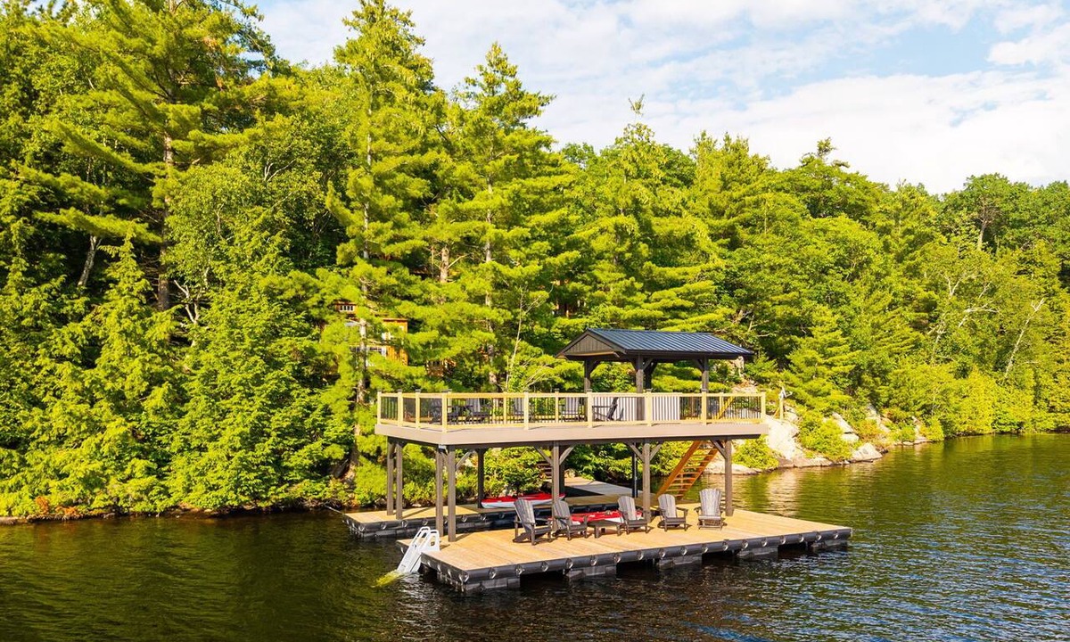 Seguin House | Lake It Easy | On Portage Lake