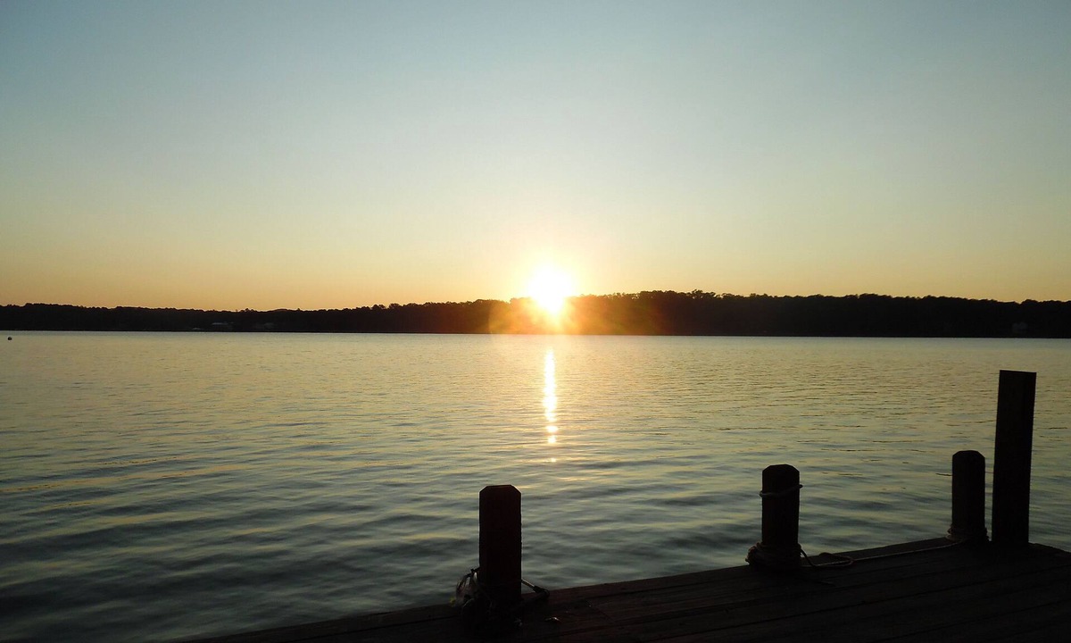 Norwood House | Lake Tillery- Beautiful sunrises, large screened porch, and newly renovated home
