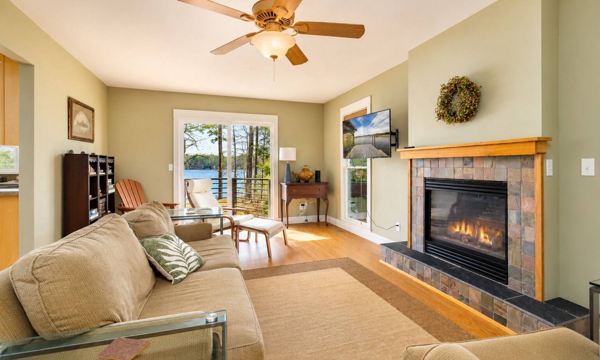 Wildwood Point House | Lakefront, Dock, Kayaks, Paddle Boards, Pet Friendly, Fire pit