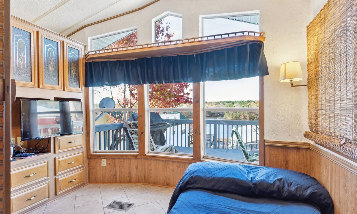 New London House | Lakefront Retreat In Badin Shores Resort 2 Bedroom Home