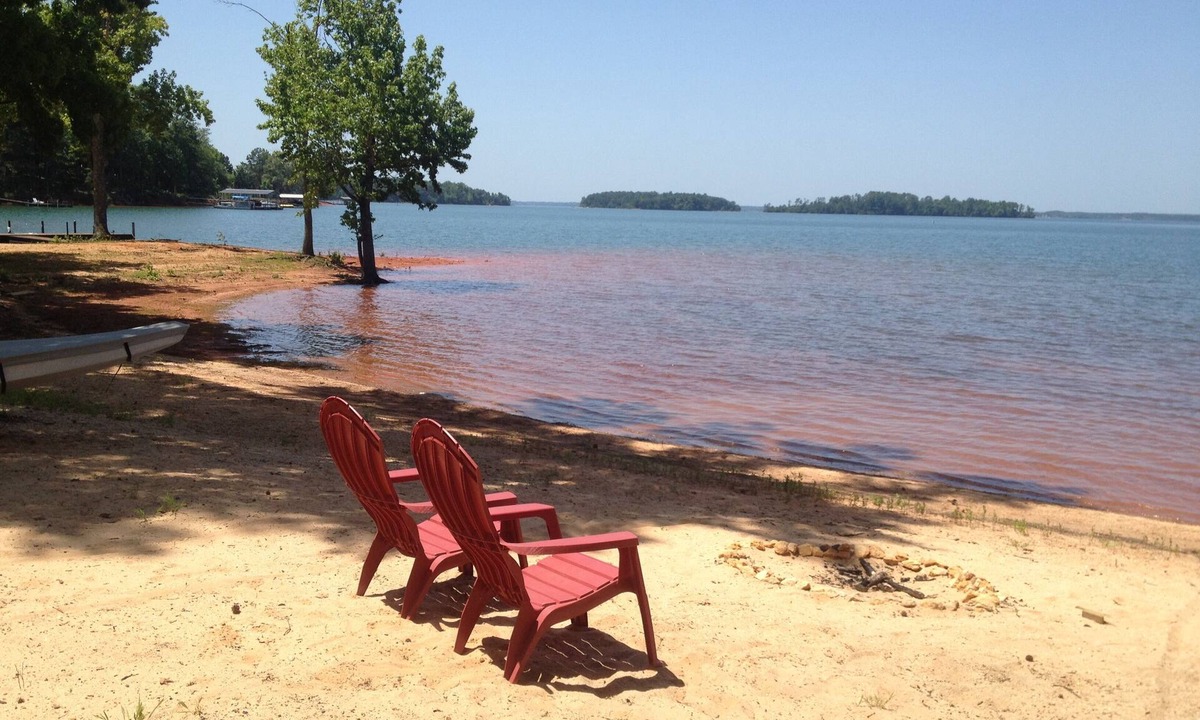 Anderson Condo | Lakefront w/Large Covered Porch. Wooded. Pool. Pavilion. Kayaks. Near Clemson.