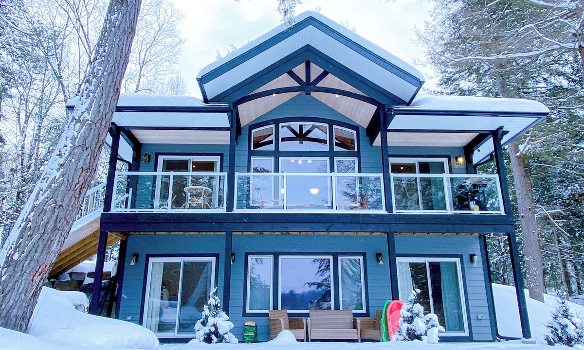 Lake of Bays Cottage | Lakefront Winter Fun, EV Charger, Fireplace, OFSC Trail, Dog OK
