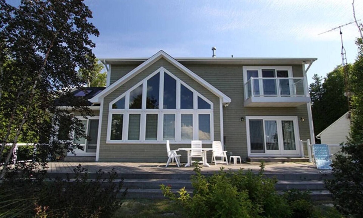 South Bruce Peninsula Cottage | Lakehouse in Beautiful Oliphant-Spectacular Views!