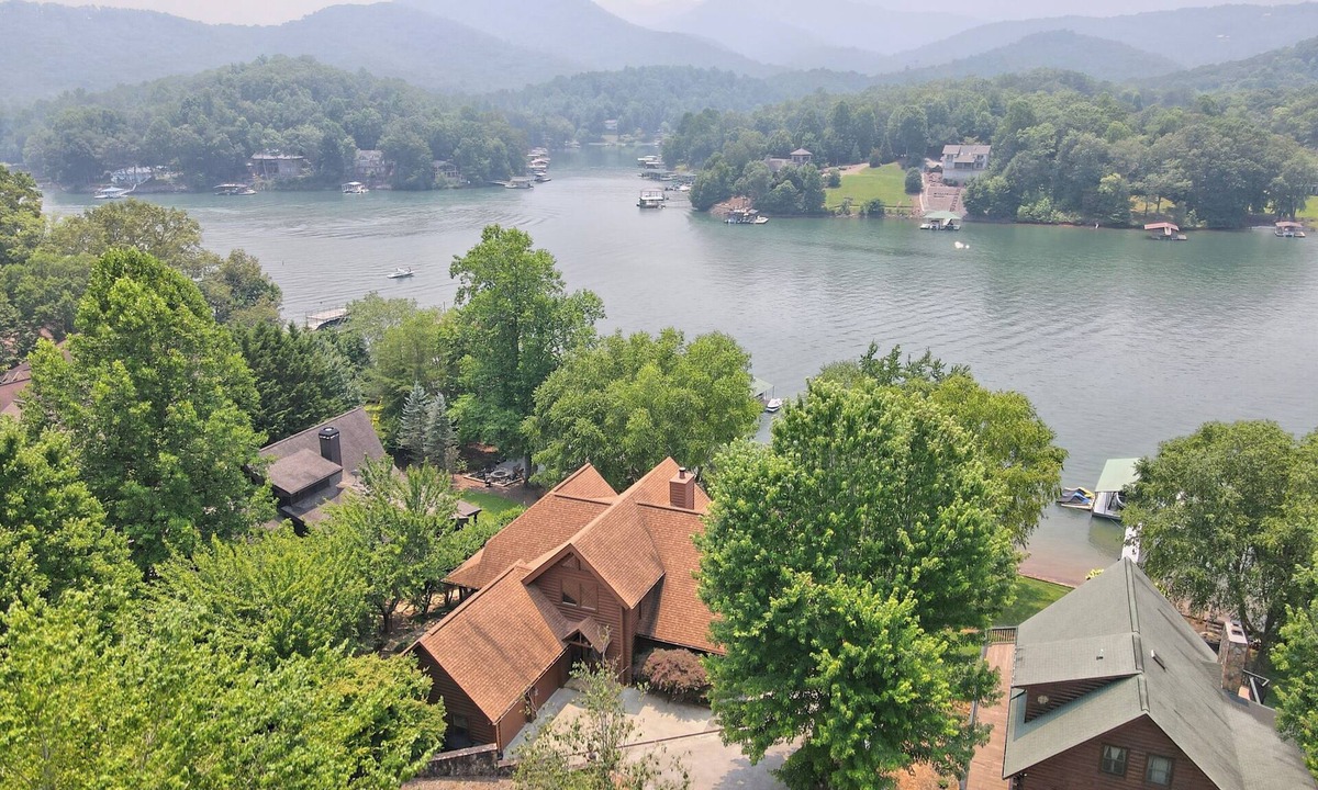 Nantahala Bay House | Lakeside Lodge by Chatuge Home Concierge | Lakefront · Hot Tub · Firepit · Ping Pong · Private Dock w/Boat Slip