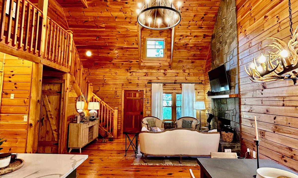 Cashiers House | Lakeside Modern Retreat — Trillium Golf & Lake Club Access