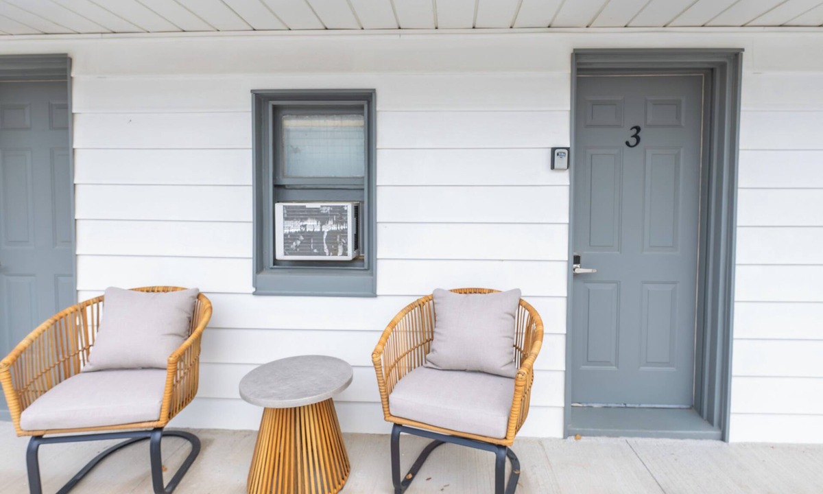 Lambton Shores Apartment | Lakeside Motel #3 | Near Ipperwash Beach | Free Parking & WiFi