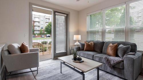 Charlotte Apartment | Landing Apartments - 8 Metro Station