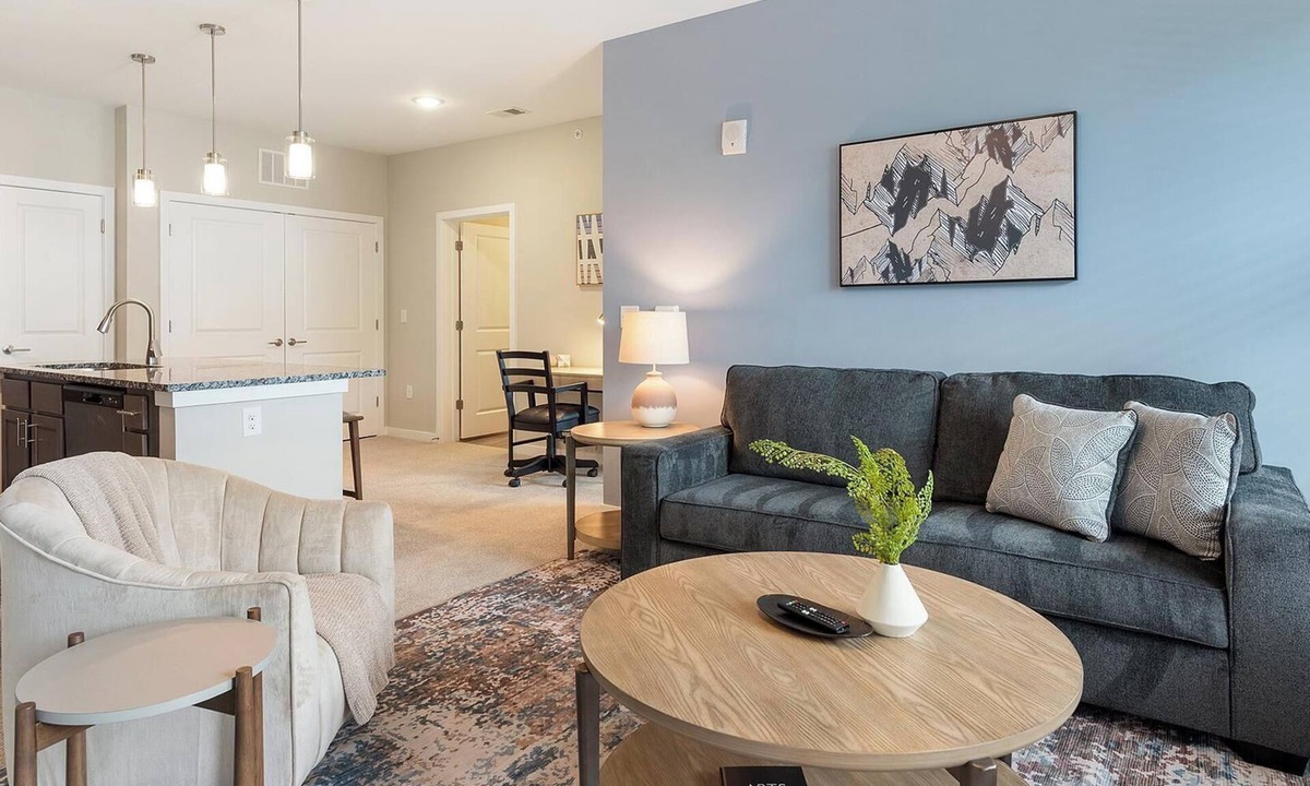 Huntersville Apartment | Landing | Beautiful 1BD, Clubhouse, Gym