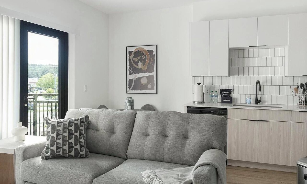 Chapel Hill Apartment | Landing | Chic Studio, Game Room, Courtyard